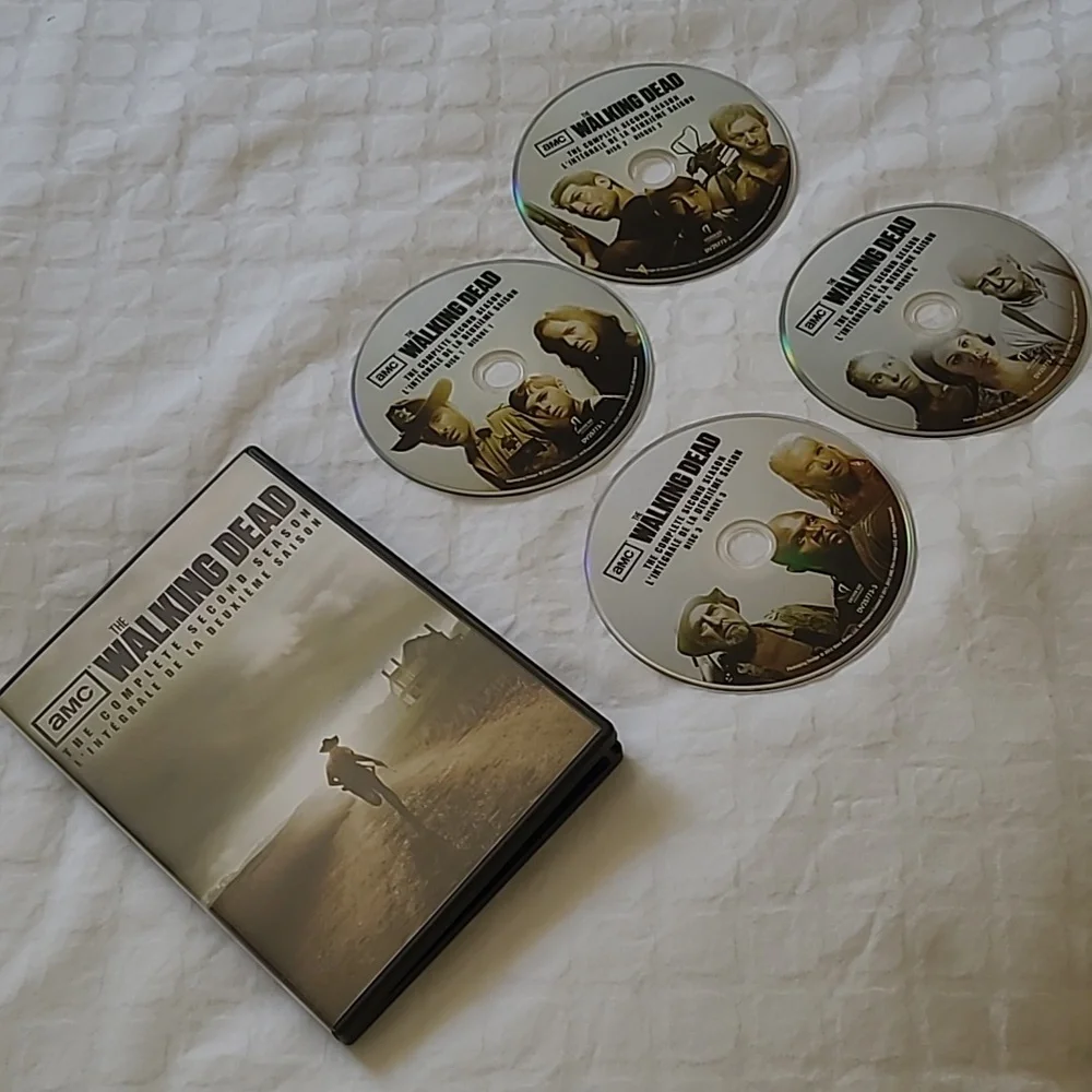 WALKING DEAD DVDs Seasons 1, 2 & 3 - Picture 8 of 14